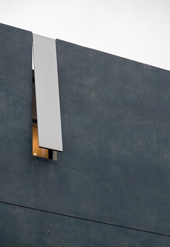 						斯蒂文霍尔，窗口的细节，建筑的孔隙空间