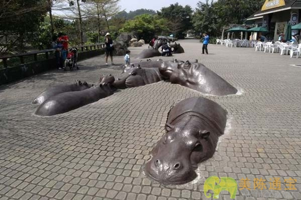 台北的河马雕塑，可以坐。