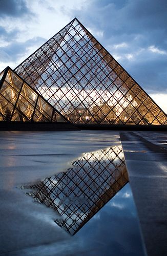 巴黎卢浮宫金字塔