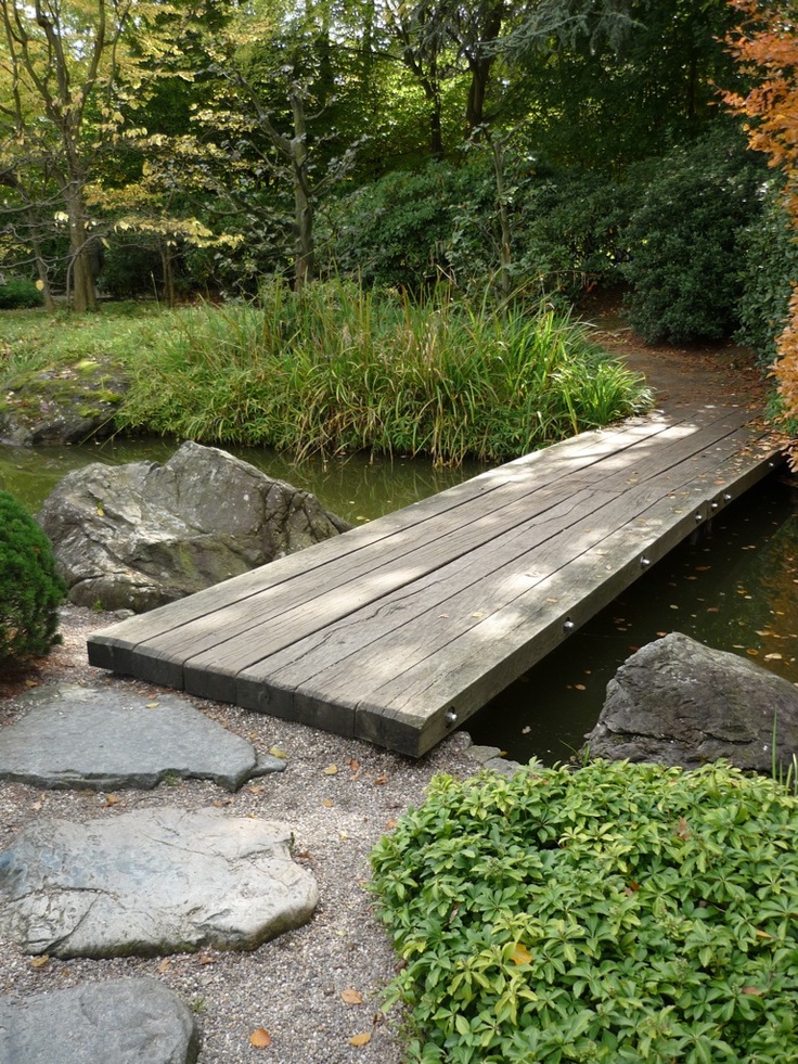 日式花园的质朴景桥