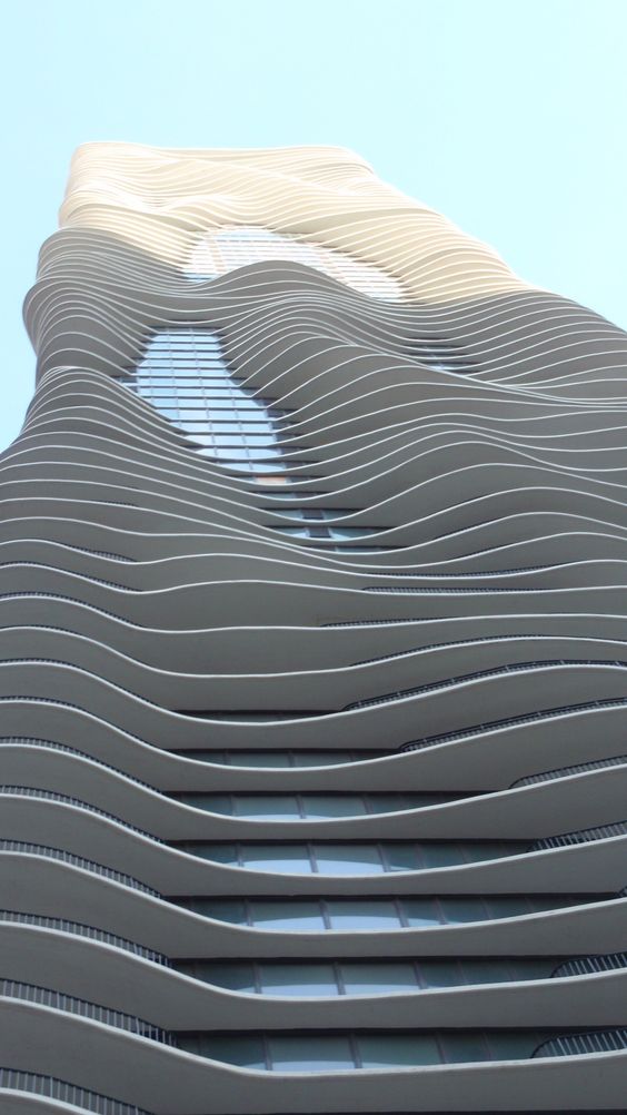 						芝加哥Aqua Tower外形看上去像一座巨大的