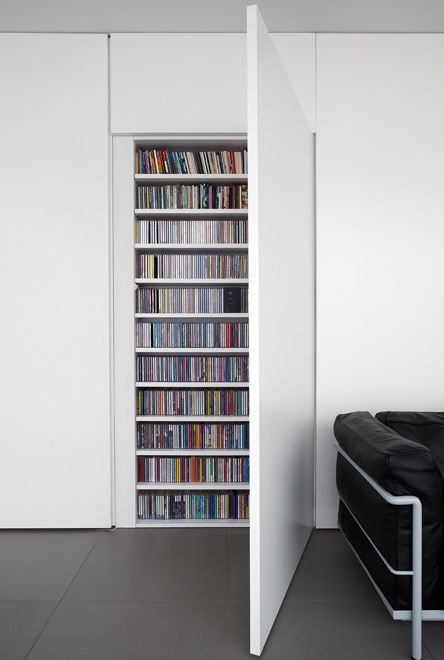 简洁的隐藏书架及CD架